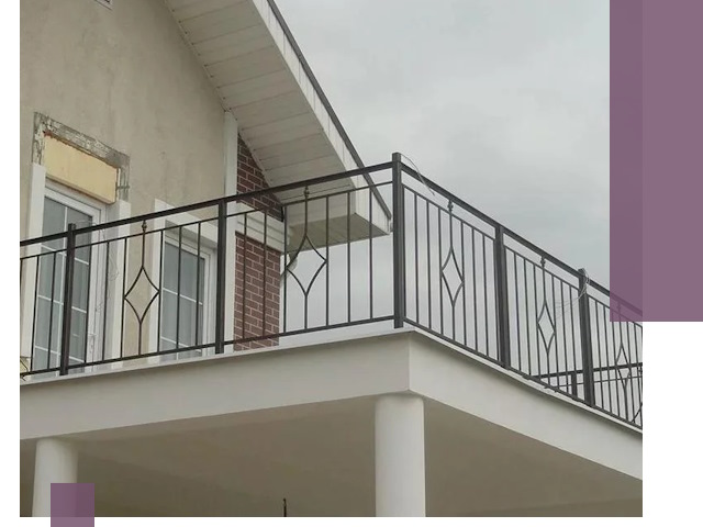 Изготовление балконных ограждений в Тулуне из металла и стекла