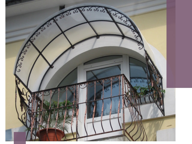 Козырьки над балконом в Тулуне — изготовление и монтаж